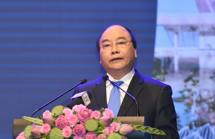 Thủ tướng Nguyễn Xuân Phúc biểu dương hành động kiến tạo của lãnh đạo Hà Nội. Ảnh: VGP/Quang Hiếu
