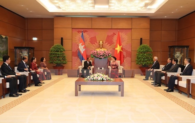 Chủ tịch Quốc hội Nguyễn Thị Kim Ngân tiếp Chủ tịch Quốc hội Vương quốc Campuchia Heng Samrin. (Ảnh: Trọng Đức/TTXVN)