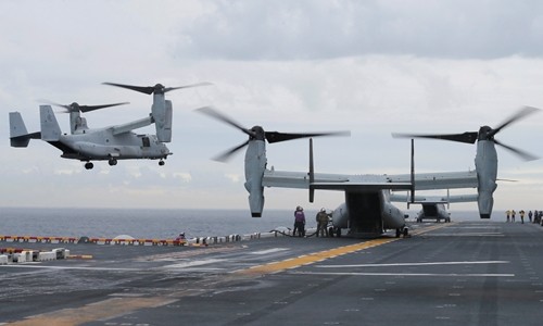 Phi cơ MV-22B Osprey Mỹ hạ cánh xuống tàu tấn công đổ bộ USS Bonhomme Richard ở ngoài khơi Sydney, Australia, ngày 29/6. Ảnh:Reuters.