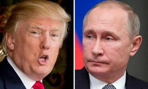 Tổng thống Mỹ Donald Trump (trái) và người đồng cấp Nga Vladimir Putin. Ảnh:AP.