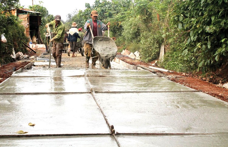 Gói thầu nhằm mục tiêu nâng cấp mặt đường, công trình thoát nước Đường giao thông liên xã Đắk Nuê - Krông Nô. Ảnh: Đăng Triều