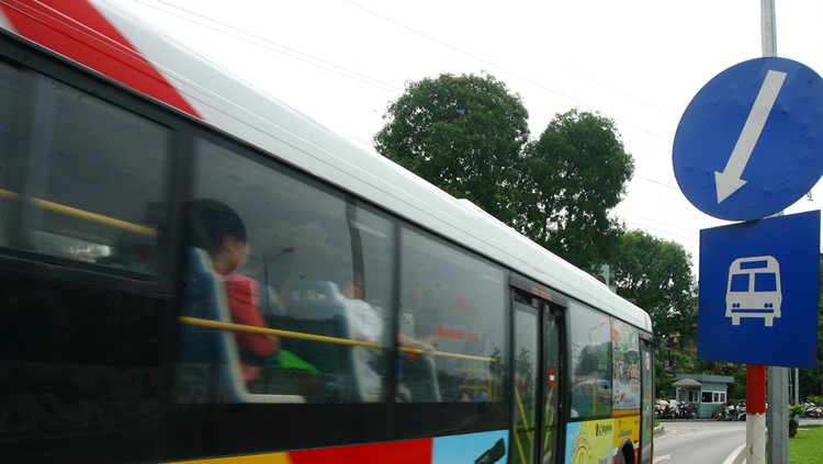 Với kết quả đấu thầu rộng rãi đạt được, cuối tháng 8/2017 Bắc Ninh sẽ vận hành dịch vụ vận tải hành khách công cộng bằng xe buýt theo cơ chế mới. Ảnh: Tường Lâm