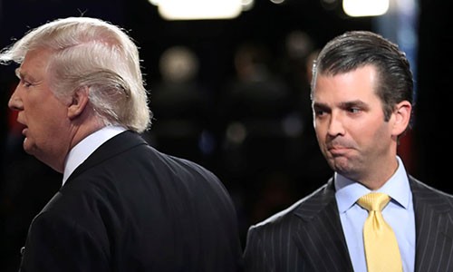 Con trai Trump (phải) đang bị xem xét về cuộc gặp với luật sư Nga năm ngoái. Ảnh:Reuters.
