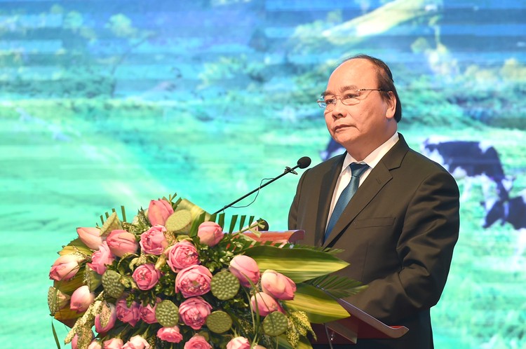 Thủ tướng Nguyễn Xuân Phúc phát biểu tạiHội nghị xúc tiến đầu tư tỉnh Sơn La. Ảnh: VGP/Quang Hiếu