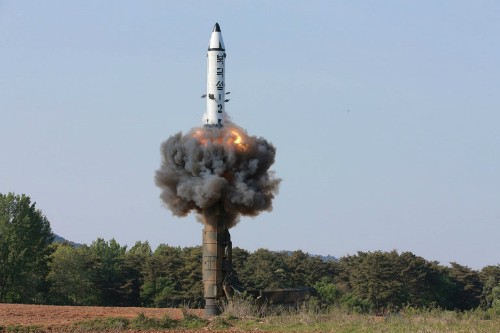 Một vụ phóng tên lửa đạn đạo của Triều Tiên. Ảnh:KCNA