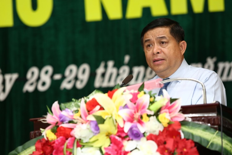 Bộ trưởng Nguyễn Chí Dũng đánh giá cao những kết quả mà tỉnh Quảng Trị đã đạt được trên tất cả các lĩnh vực trong 6 tháng đầu năm. Ảnh: Lê Tiên