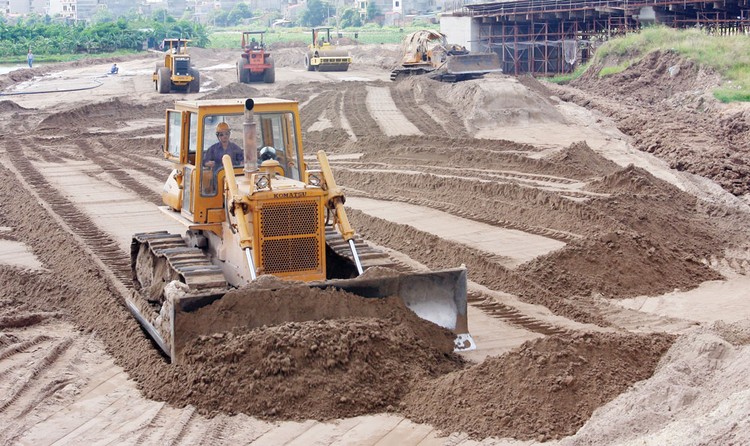 Tình trạng khan hiếm nguồn cung cát đang ảnh hưởng lớn đến việc quản lý dự án sau đấu thầu. Ảnh: Tường Lâm