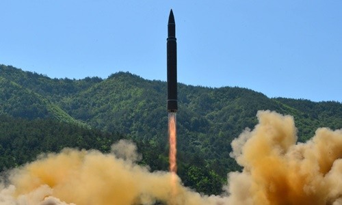 Tên lửa Hwasong-14 Triều Tiên phóng thử ngày 4/7. Ảnh:Reuters/KCNA.