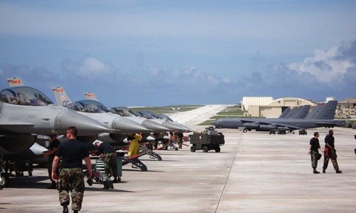 Chiến đấu cơ đậu tại căn cứ không quân Andersen của Mỹ trên đảo Guam. Ảnh:ABC News.