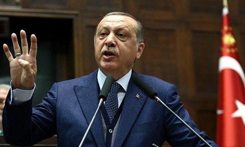 Tổng thống Thổ Nhĩ Kỳ tiếp tục kêu gọi người Turk không bỏ phiếu cho liên minh cầm quyền Đức hiện nay. Ảnh:AFP.