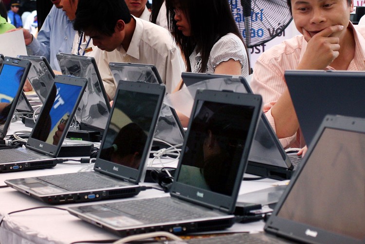Trung tâm Thông tin - Tư vấn - Dịch vụ tài chính tỉnh Tiền Giang vừa mời thầu một số gói thầu mua máy vi tính cho các địa phương trên địa bàn. Ảnh: Tiên Giang