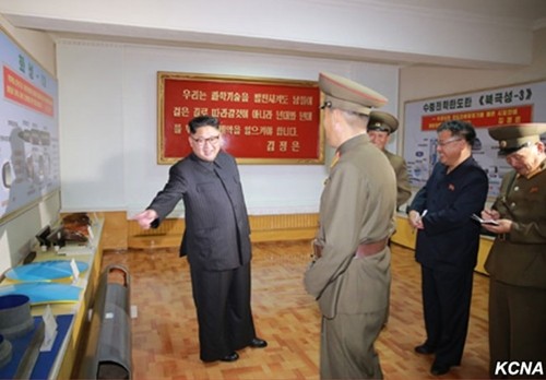 Sơ đồ tên lửa Pukguksong-3 xuất hiện trong bức ảnh do truyền thông Triều Tiên công bố ngày 23/8. Ảnh:KCNA.