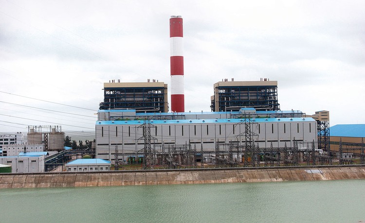 Cả nước hiện có 21 nhà máy nhiệt điện than đang hoạt động, tiêu thụ khoảng 45 triệu tấn than/năm, thải ra hơn 16 triệu tấn tro xỉ, thạch cao. Ảnh: Tường Lâm