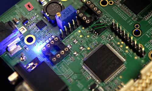 Nhiều hãng sản xuất đồ điện tử trên thế giới sử dụng chất bán dẫn và chip nhớ từ Hàn Quốc.