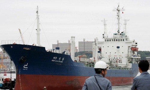 Một tàu chở dầu của Triều Tiên tại cảng ở Hàn Quốc. Ảnh:CNN