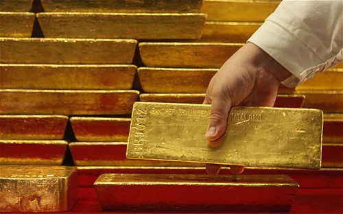 Đôla tăng giá khiến giá vàng đi xuống. Ảnh:Telegraph.