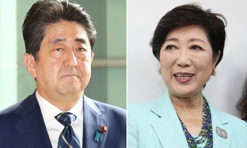 Thủ tướng Nhật Bản Shinzo Abe (trái) và thị trưởng Tokyo Yuriko Koike. Ảnh:Nikkei.