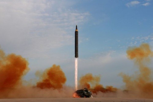 Triều Tiên phóng thử tên lửa Hwasong-12 trong bức ảnh công bố hôm 16/9. Ảnh:KCNA.