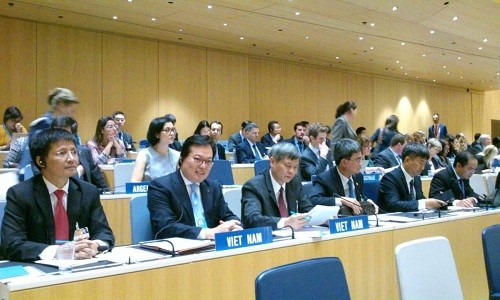 Đại sứ Dương Chí Dũng (thứ hai từ trái sang) là chủ tịch Đại hội đồng WIPO nhiệm kỳ 2018 - 2019. Ảnh:M.H