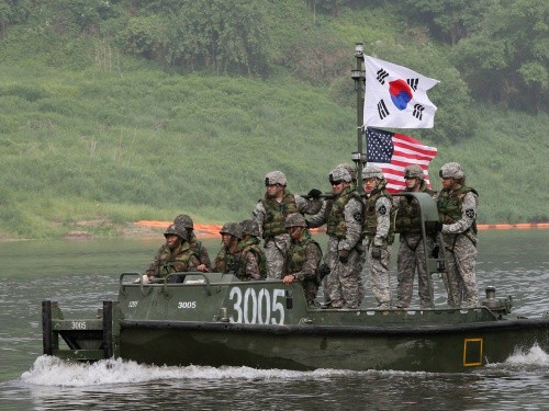 Nhà lập pháp Hàn Quốc cho biết Triều Tiên đã đánh cắp được tài liệu về kế hoạch tác chiến Mỹ - Hàn. Ảnh:Reuters.