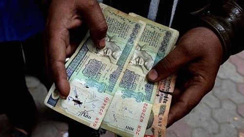 Ấn Độ đã rút các loại tiền mệnh giá lớn khỏi lưu thông. Ảnh:AFP