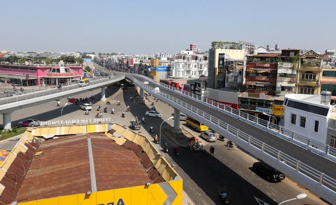 Cầu vượt ngã sáu ở cửa ngõ Tân Sơn Nhất xong trước hai tháng