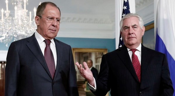 Ngoại trưởng Nga Sergei Lavrov (trái) và người đồng cấp Mỹ Rex Tillerson. (Nguồn: TASS)