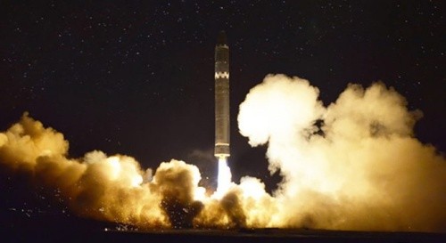Tên lửa đạn đạo xuyên lục địa Hwasong-15 của Triều Tiên. Ảnh:KCNA.