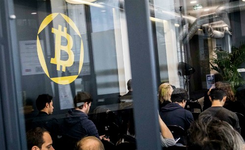 Tâm lý mua vào vẫn chi phối thị trường Bitcoin.Ảnh: Bloomberg