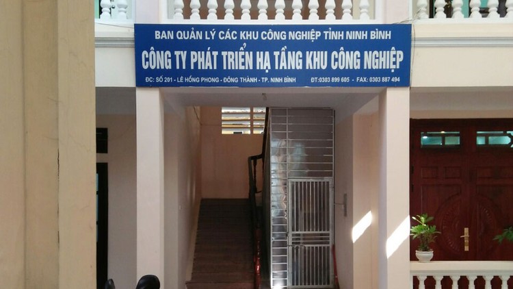 Công ty Phát triển hạ tầng KCN tỉnh Ninh Bình mời thầu rộng rãi nhưng không công khai số điện thoại liên hệ phát hành HSMT (Ảnh nhà thầu cung cấp)