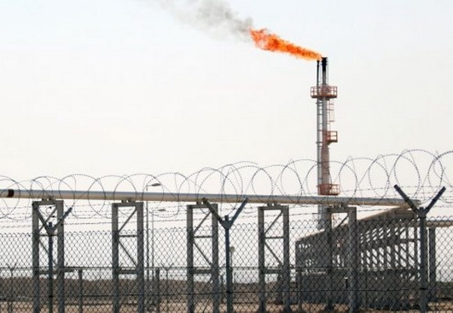 Mỏ khí đốt tự nhiên Bắc Rumaila, phía bắc cảng Basra ở miền nam Iraq. (Ảnh: AFP)