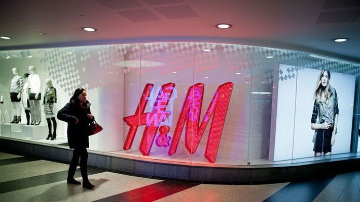 H&M đang thua kém Zara về mảng bán lẻ trực tuyến - Ảnh: Bloomberg.