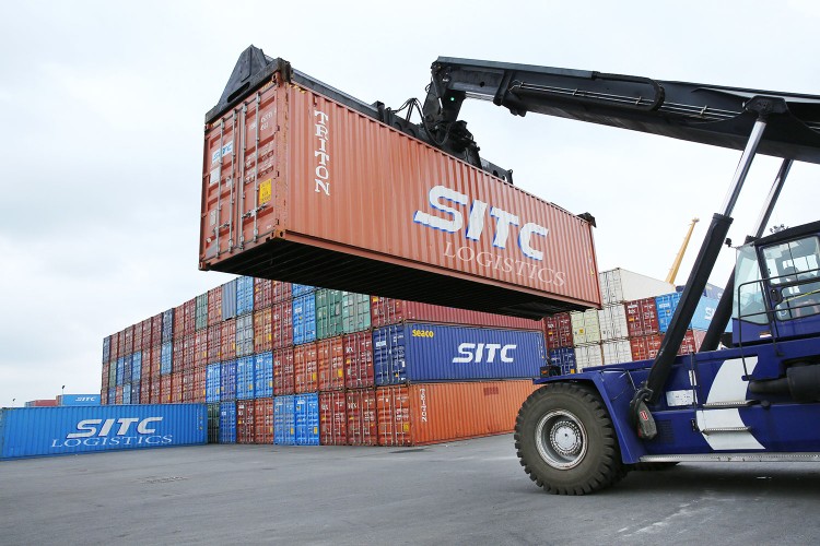 Khả năng cạnh tranh của doanh nghiệp logistics Việt Nam chưa cao nên khó thắng thầu quốc tế. Ảnh: Nhã Chi