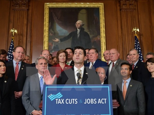 Chủ tịch Hạ viện Mỹ Paul Ryan trong cuộc họp báo sau khi Hạ viện thông qua dự luật cải cách thuế ở Washington, DC., ngày 16/11. (Nguồn: AFP/ TTXVN)
