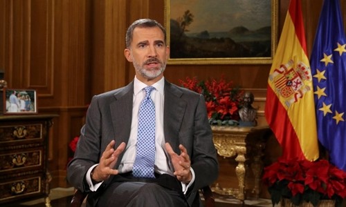 Vua Tây Ban Nha Felipe VI gửi thông điệp Giáng sinh từ Cung điện Hoàng gia, Madrid, ngày 24/12. Ảnh:AFP.