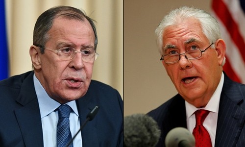 Ngoại trưởng Nga Sergei Lavrov (trái) và người đồng cấp Mỹ Rex Tillerson. Ảnh:Sputnik/Reuters.