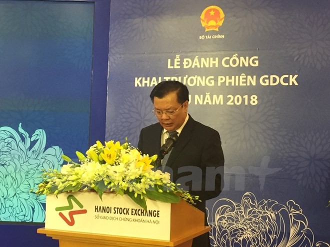 Bộ trưởng Bộ Tài chính Tiến Dũng phát biểu tại Lễ cồng khai trương phiên giao dịch đầu năm 2018. (Ảnh: PV/vietnam+)