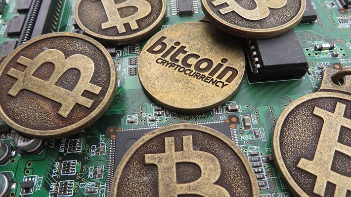 Trong vòng 2 năm qua, giá Bitcoind đã tăng hơn 3.000%, làm dấy lên ở Phố Wall một cuộc tranh luận về việc giá trị thực sự của đồng tiền ảo này là bao nhiêu.
