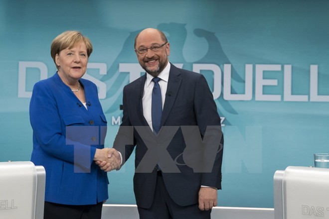 Thủ tướng Đức Angela Merkel (trái) và lãnh đạo đảng SPD Martin Schulz (phải). (Nguồn: AFP/TTXVN)
