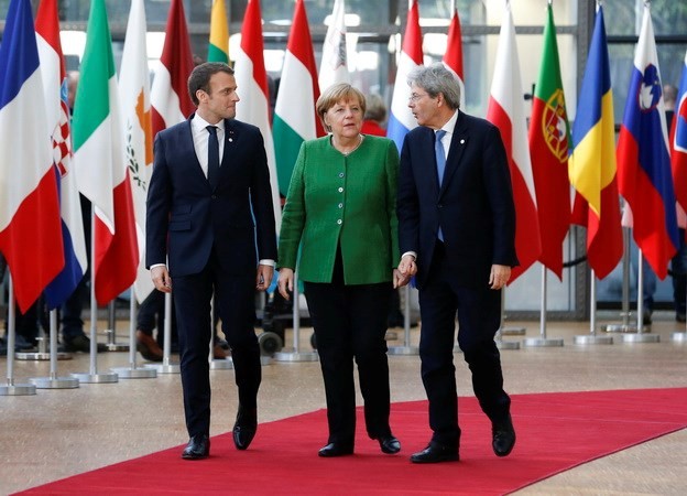 Tổng thống Pháp Emmanuel Macron, Thủ tướng Đức Angela Merkel và Thủ tướng Italy Paolo Gentiloni tại Hội nghị lãnh đạo các nước thành viên EU ở Brussels (Bỉ) ngày 23/2. (Nguồn: THX/TTXVN)