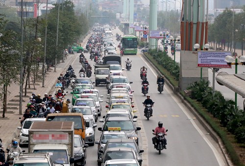 Sau hơn một năm hoạt động, TP Hà Nội dự kiến cho các phương tiện khác đi vào làn xe buýt nhanh. Ảnh minh họa:Bá Đô.
