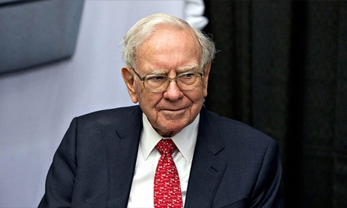 Warren Buffett muốn chờ thời cơ làm một thương vụ lớn. Ảnh:AFP