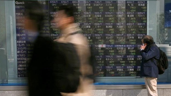 Giới đầu tư chứng khoán châu Á đang lo xảy ra chiến tranh thương mại - Ảnh: Reuters.