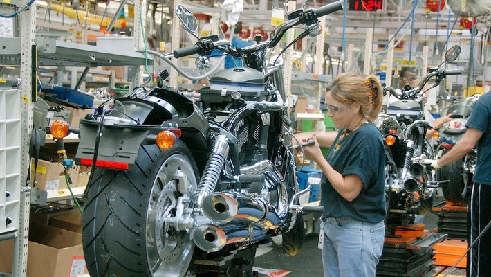Bên trong một nhà máy sản xuất xe máy Harley-Davidson ở Kansas, Mỹ
