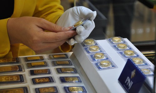 Chênh lệch giá vàng trong nước và quốc tế đang được nới rộng.