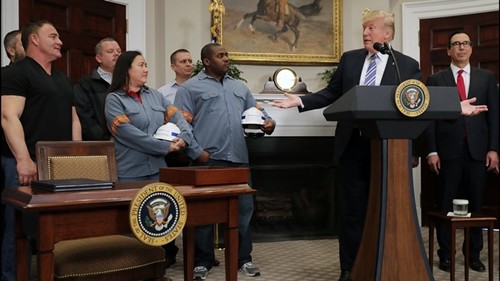 Ông Trump muốn bảo vệ các ngành công nghiệp trong nước. Ảnh:AFP