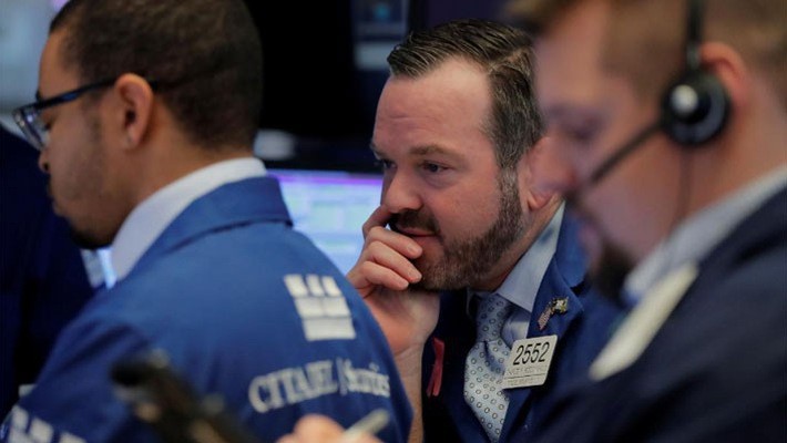 Các nhà giao dịch cổ phiếu trên sàn NYSE ở New York, Mỹ, ngày 19/3 - Ảnh: Reuters.