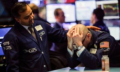 Chứng khoán Mỹ hôm qua lại lao dốc vì cổ phiếu công nghệ. Ảnh:AFP