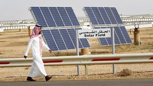 Một cơ sở sản xuất điện mặt trời củaSaudi Arabia. Ảnh:Reuters