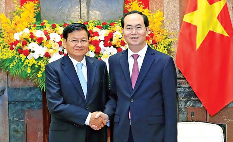Chủ tịch nước Trần Đại Quang tiếp Thủ tướng Lào Thongloun Sisoulith. Ảnh: Nhàn Sáng